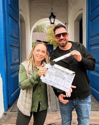 Sebastián y Nury con la claqueta de SN Argentina Food Trip